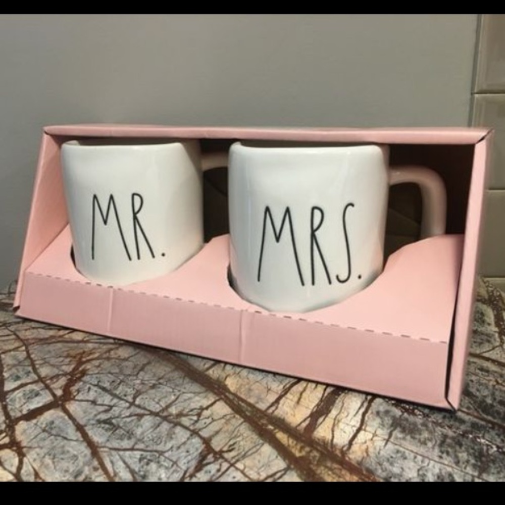 Rae Dunn ‘MR.’ and ‘Mrs.’ mug set